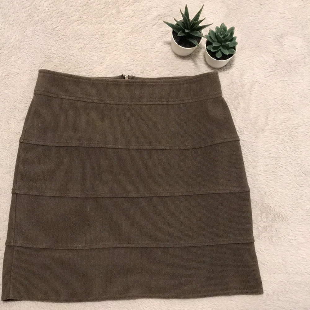 🌻New York & Company army green pencil skirt .